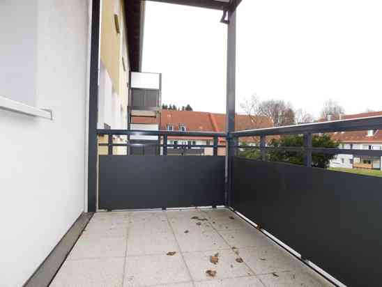 Gemütliche renovierte 2-Zi.-Whg. mit Balkon, neuem Bad und großer Wohnküche in ruhiger Grünlage - Foto 2