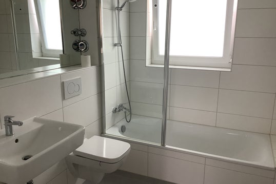 تصویر Moderne Dachgeschosswohnung mit Einbauküche und zwei Dachterrassen in Berlin-Mariendorf