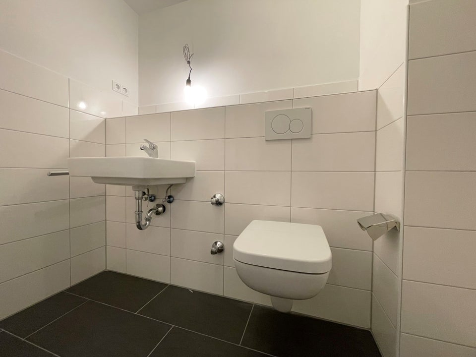 Bezugsfertig: Großzügig geschittene 2-Zimmer Wohnung mit Dusche - Foto 2