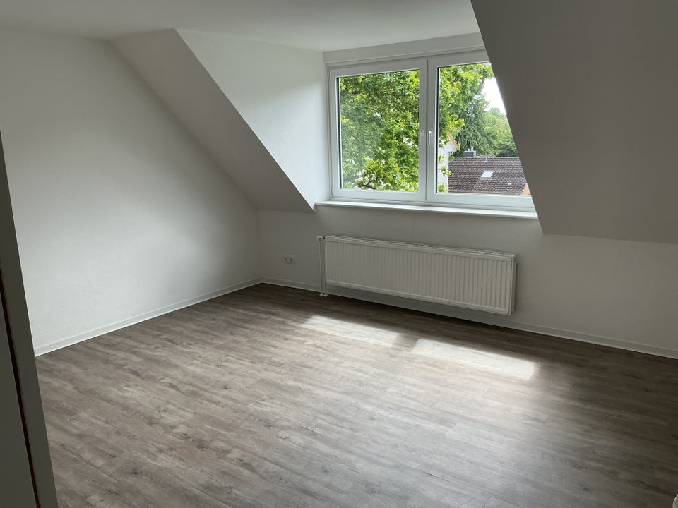 Sanierte DG-Wohnung mit Weitblick! - Photo 2