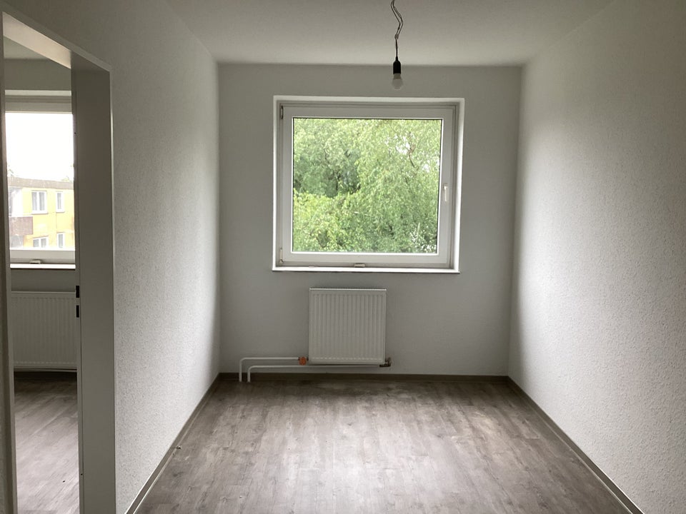 Großzügige 3,5-Zimmer-Wohnung mit Balkon in grüner Lage - Foto 3