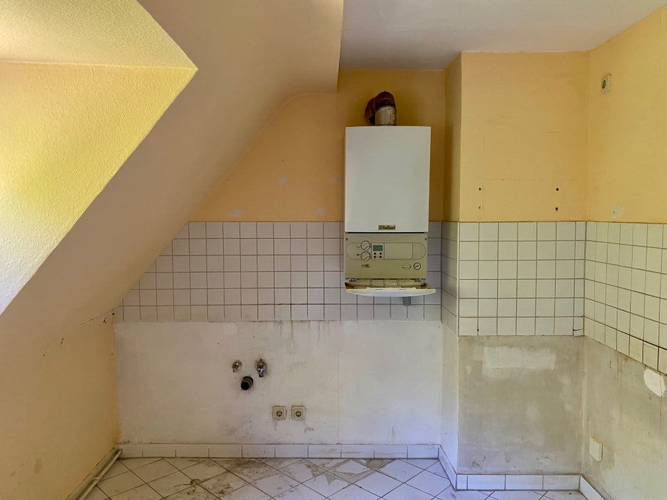 Wir sanieren für Sie - 3-Zimmer-Wohnung mit Tageslichtbad un Balkon - Photo 2