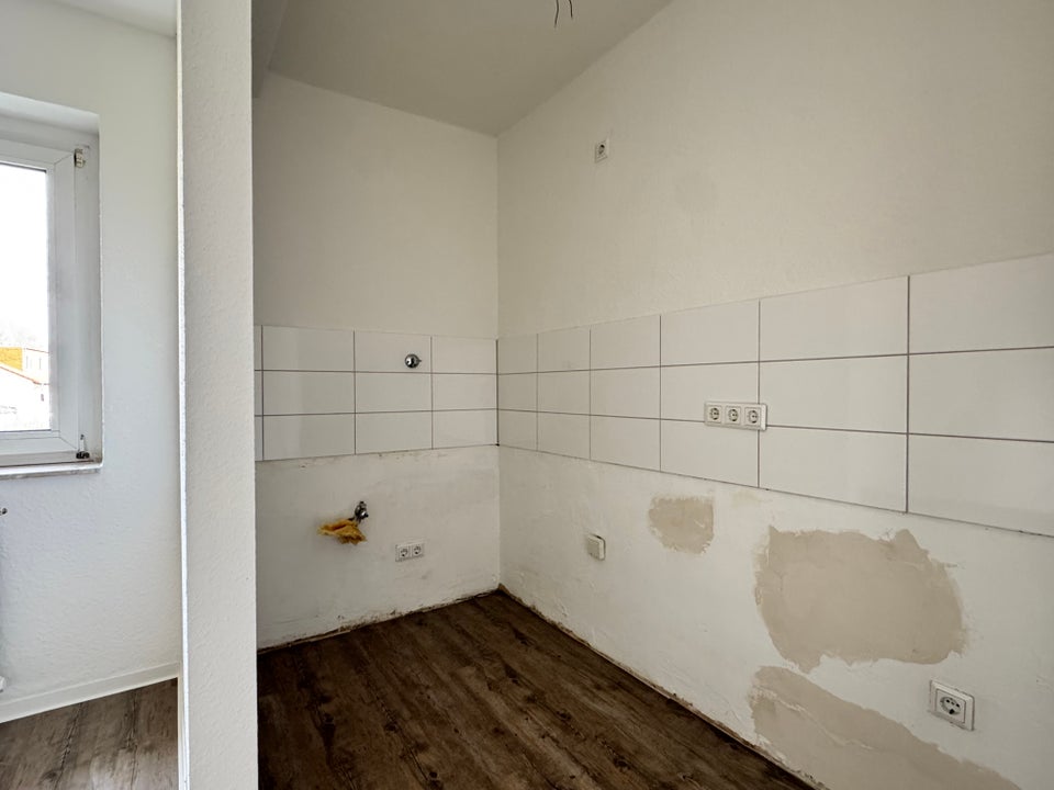 günstige Single-Wohnung mit modernisiertem Duschbad - Photo 1