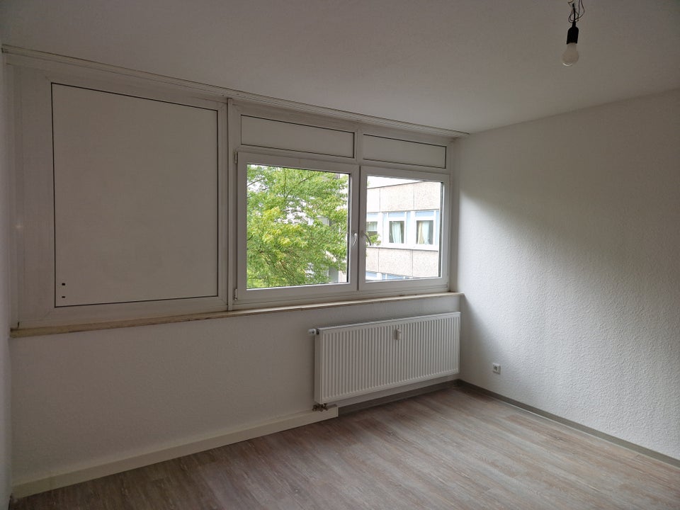 Nette Nachbarn gesucht: renovierte 3-Zi.-Wohnung mit Badewanne und Balkon! - Foto 2