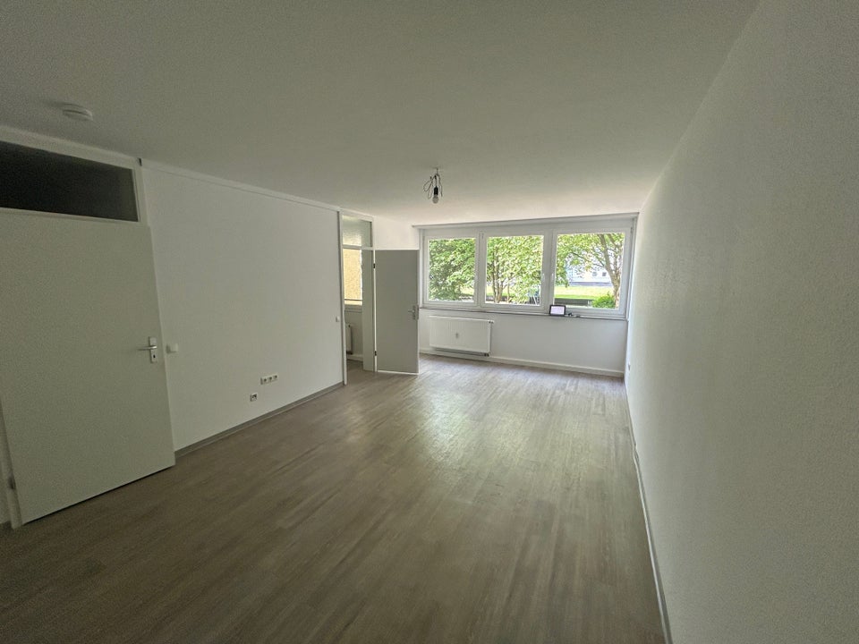 1-Zimmer-Appartment mit Wand und Bodenbelag - Photo 1