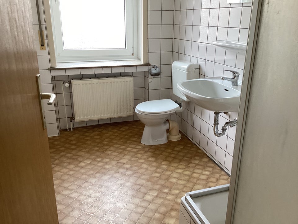 Aufgepasst - Zentral gelegen und frisch renoviert! - Foto 2