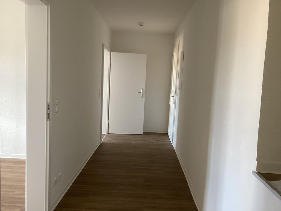 2 Zimmer, Tageslichtbad, große Küche! - Foto 5