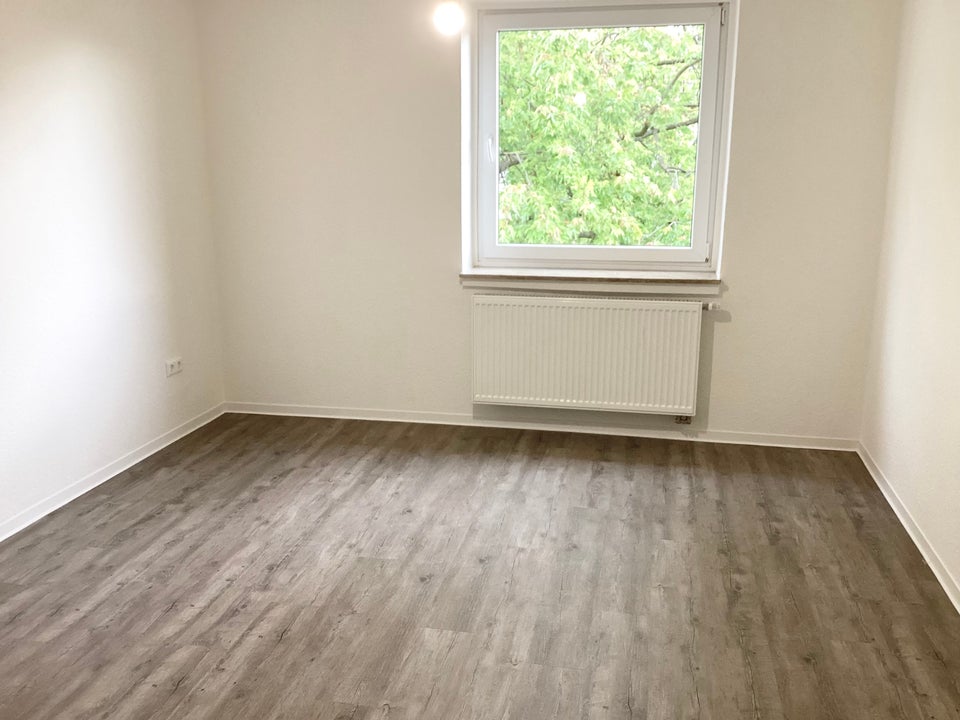 Schicke 3-Zimmer-Wohnung mit EBK, Tageslichtbad und Balkon - Foto 1
