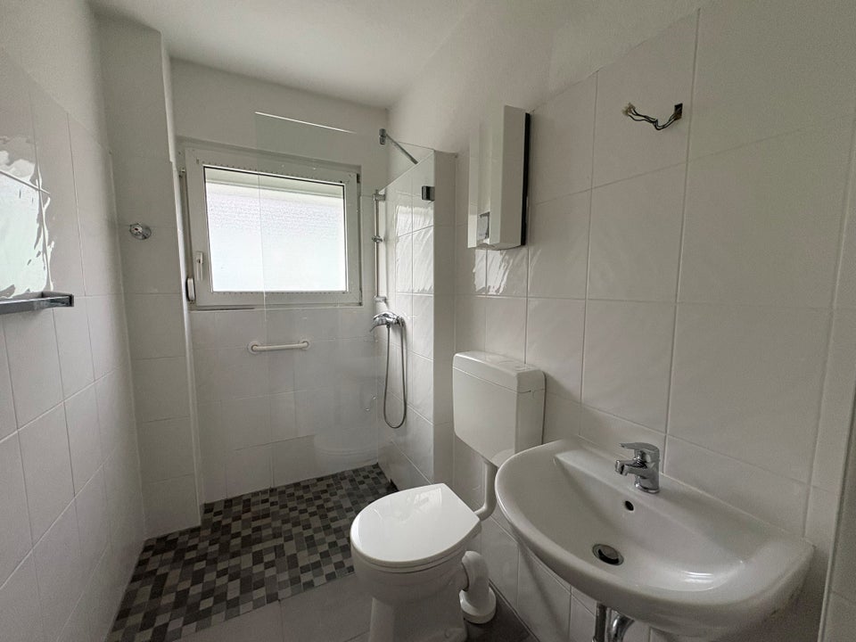 Wohlfühlwohnen in zentraler Lage – Freundliche 2-Zimmer-Wohnung mit Balkon - Foto 3
