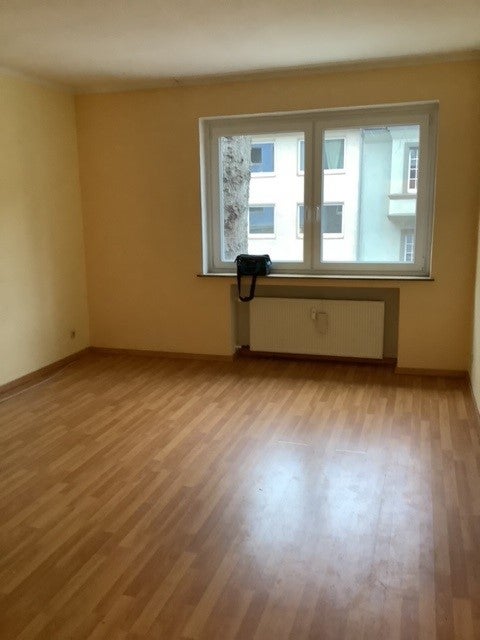 Willkommen Zuhause: 3-Zimmer-Wohnung mit Balkon und Wannenbad in Sanierungsphase - Photo 3