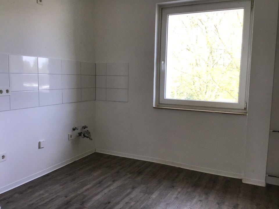 Charmante 2-Raum-Wohnung mit großem Balkon! - Photo 1