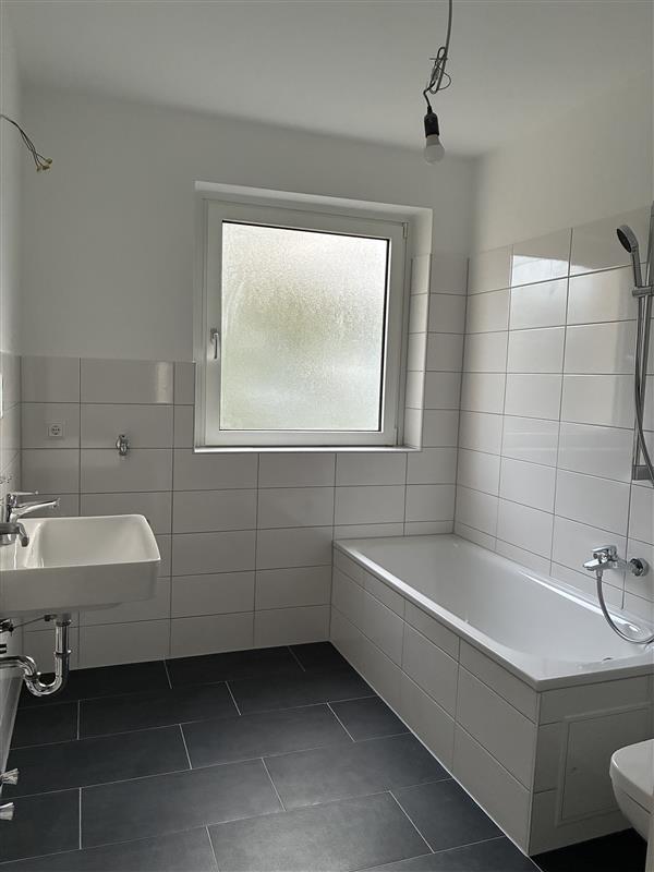 Kernsanierte 3-Zimmer-Wohnung mit Balkon und Einbauküche - Foto 4