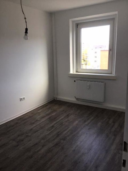 Renovierte und gut geschnittene 2-Zimmer-Wohnung ab sofort frei - Foto 1