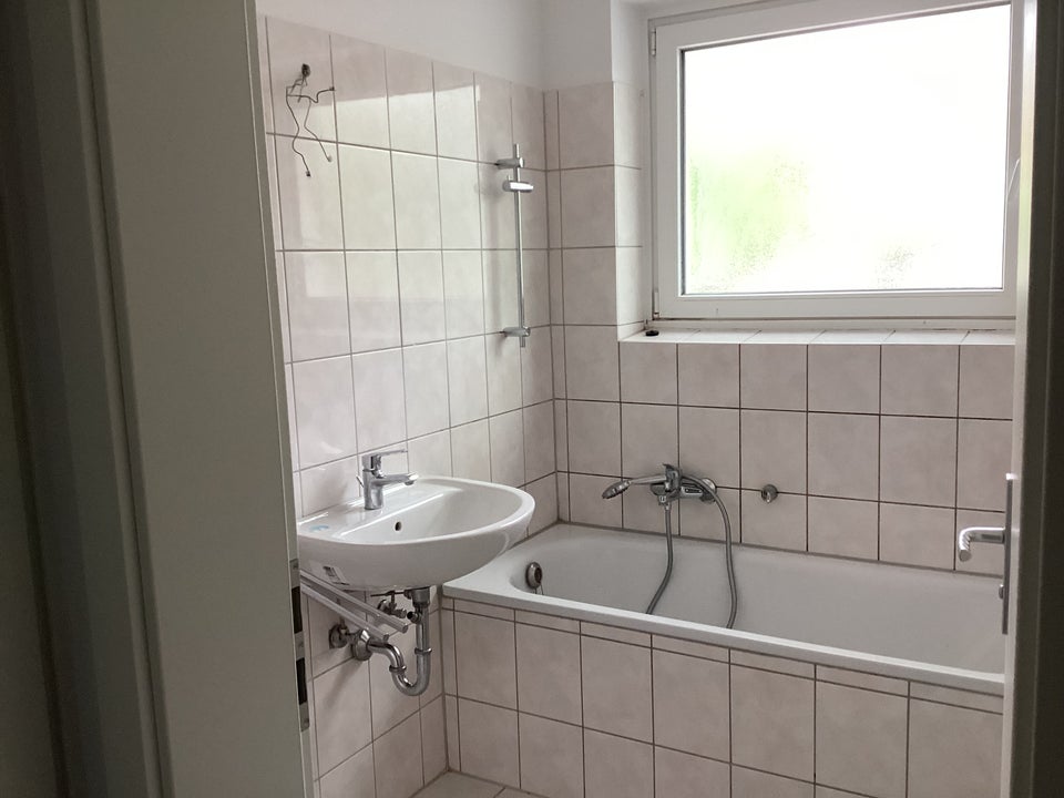 Preiswerte, weitläufige 4,5-Zimmer-Wohnung - Foto 4
