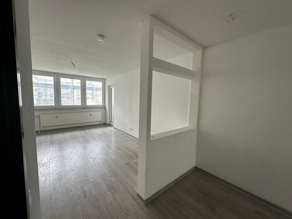 TOP renovierte Wohnung mit neuem Bad und Einbauküche ! - Photo 2