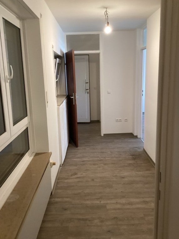 Mitten drin: Renovierte, helle 3-Zi.-Wohnung mit Balkon - Foto 4
