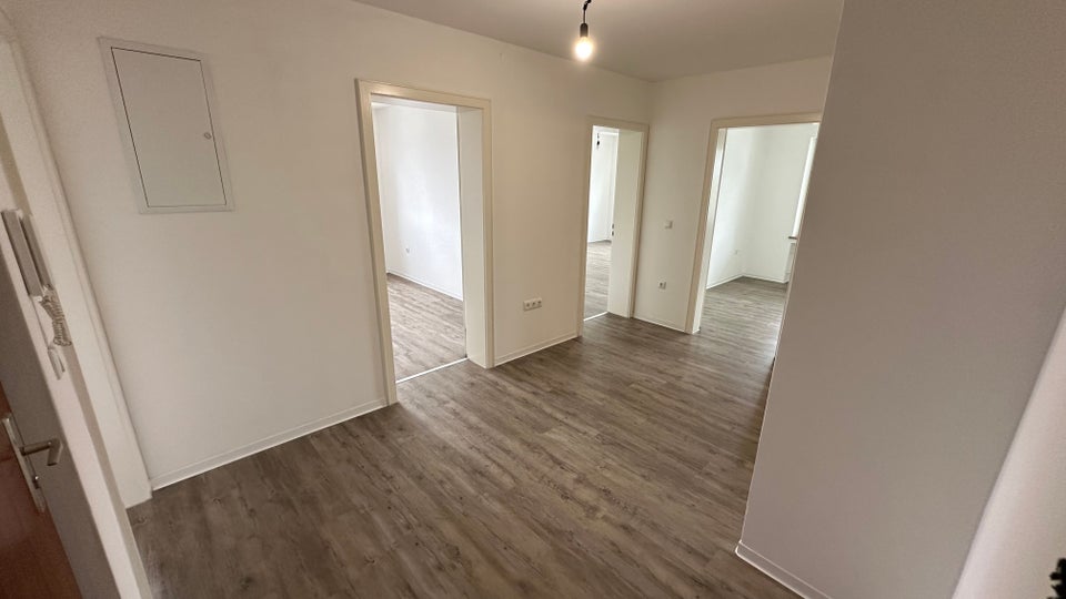 Was eine Aussicht! 3 Zimmer mit Südbalkon im 7. OG / Frisch saniert - Foto 1