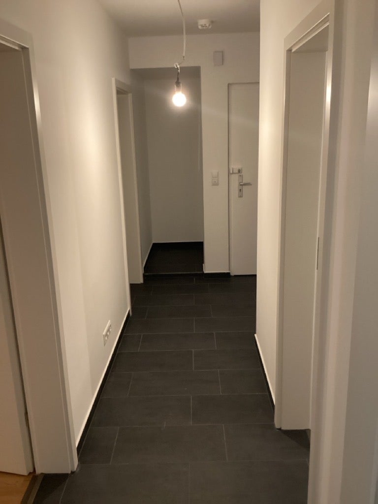 Weiter Ausblick : Sanierte 2-Zimmer-Wohnung mit Küche - Photo 2