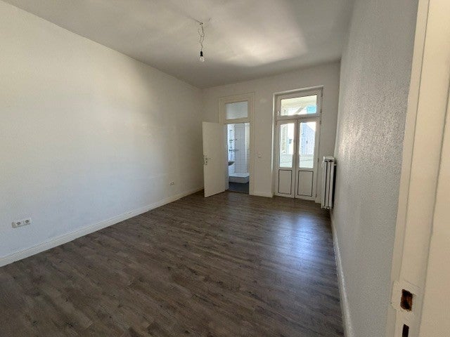 Schöne 3 Zimmer Altbauwohnung mit Loggia und Balkon - Foto 1