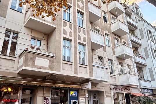 تصویر Günstige 1 Zimmerwohnung mit Ofenheizung im Sprengelkiez