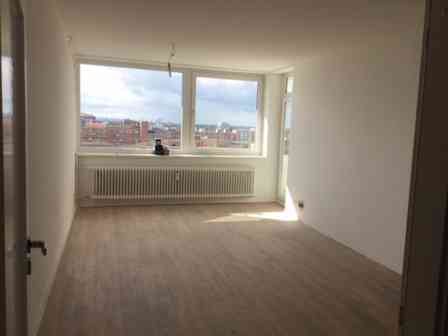 Großzügige Familienwohnung frisch für Sie renoviert - Photo 1