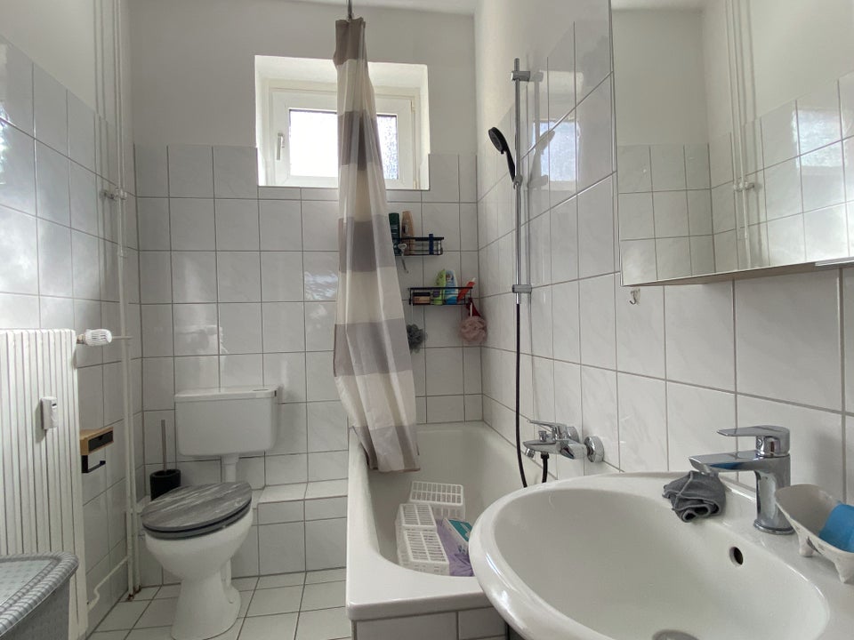 Zum 01.11: 2-Zimmer plus Wohnküche, Möbelübernahme möglich - Photo 4