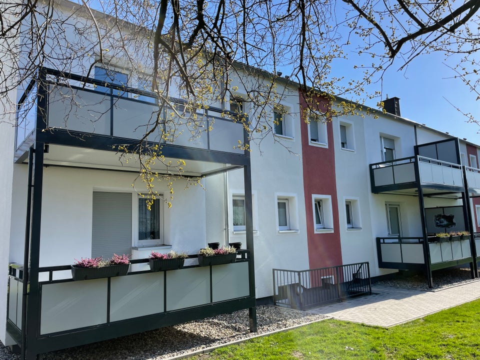 Reinkommen und Wohlfühlen: interessante 3-Zimmer-Wohnung mit Sonnenbalkon - Photo 4