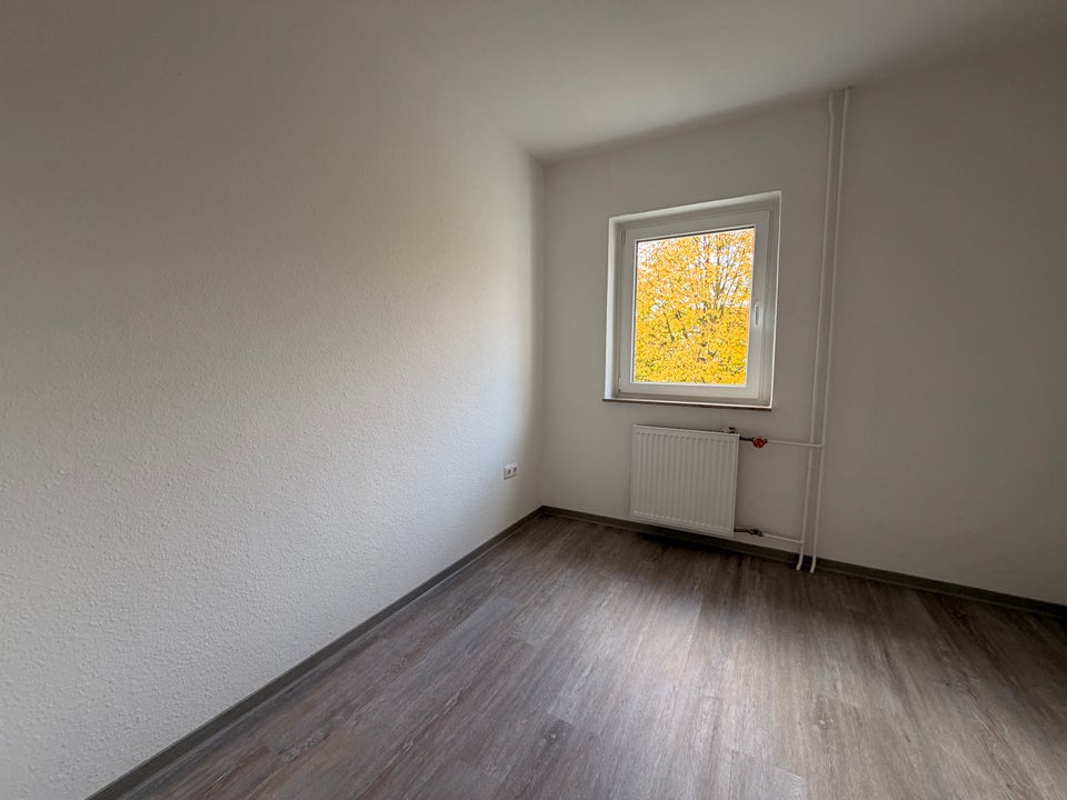 Für Sie frisch renoviert: Familienfreundliche 3-Raum-Wohnung in attraktiver Lage! - Foto 1
