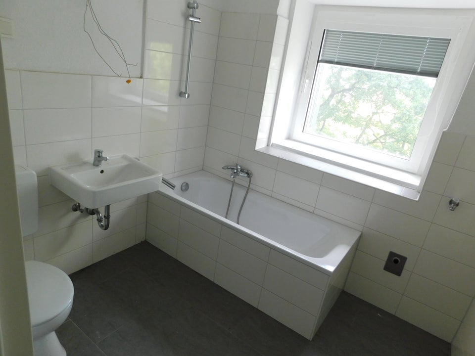 Schön aufgeteilte Familienwohnung im modernisierten Haus, kommen Sie gerne vorbei! - Photo 3