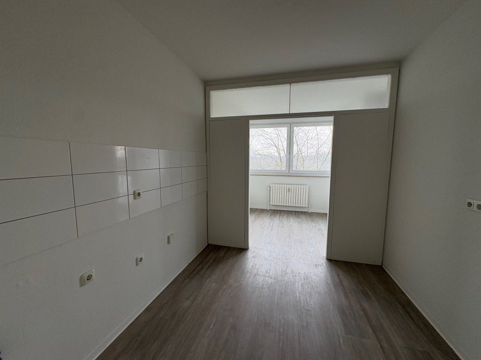 Tolle 2,5 Raum Wohnung mit Balkon! Aufzug vorhanden! - Foto 5