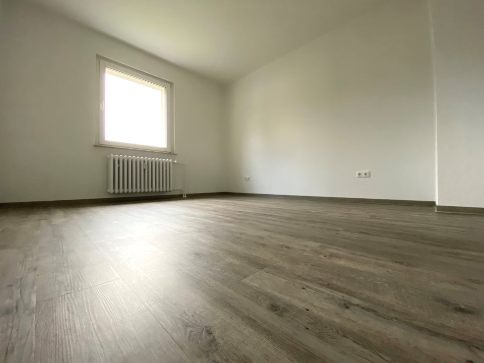 3-Zimmer-Wohnung, frisch gestrichen und neuen Vinylboden - Foto 4