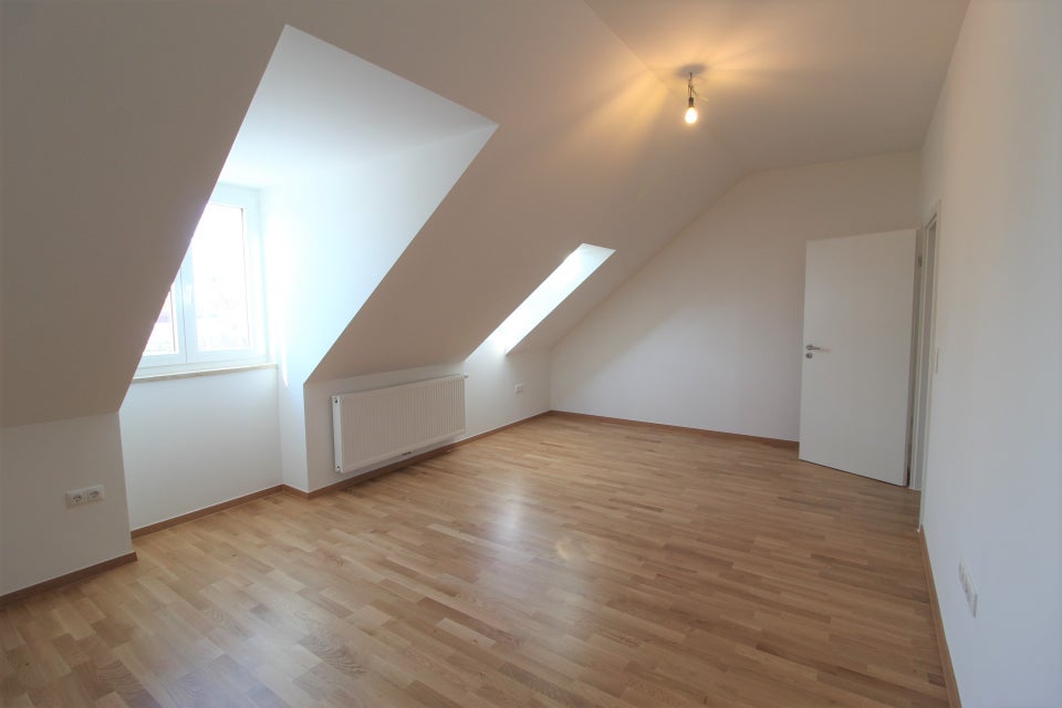 Helle moderne 3-Zi.-DG-Wohnung mit Dachloggia - Foto 3