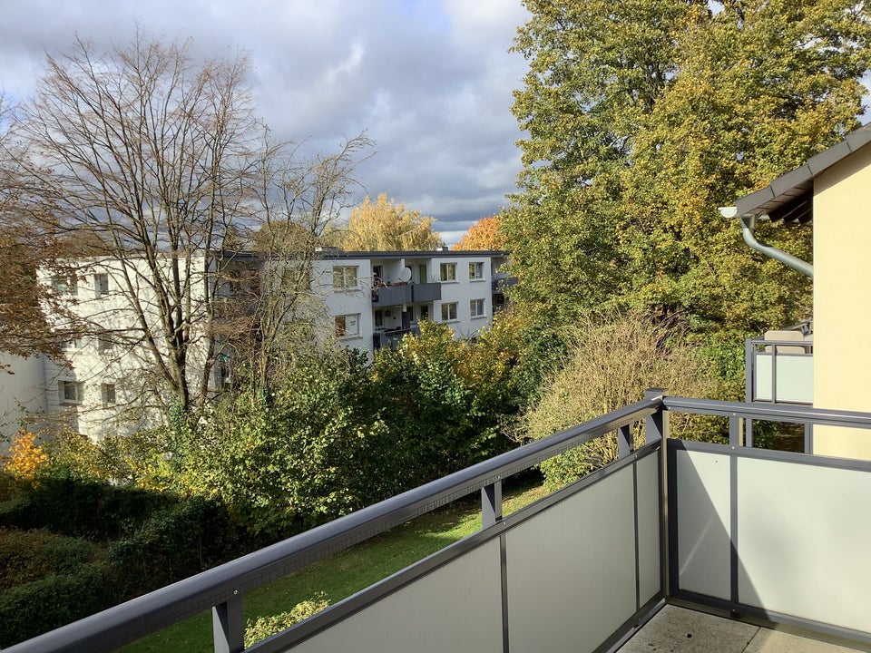 Bezugsfertige 1,5-Raum-Whg. mit modernem Duschbad u. großem Balkon - Foto 2
