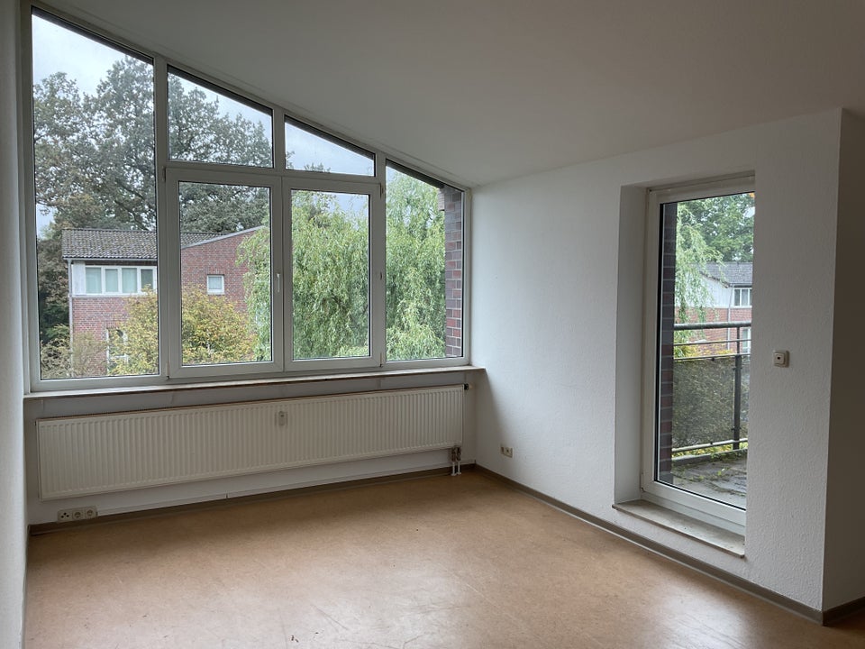 Individuelle 3-Zimmer-Dachgeschosswohnung mit Gäste-WC und Balkon! - Photo 2