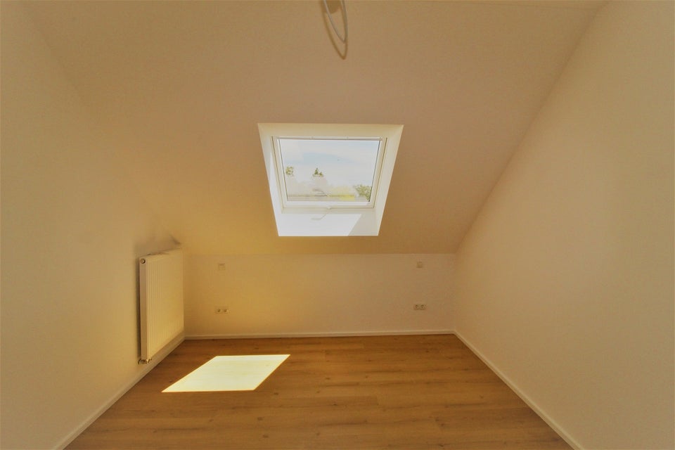 Perfekt für Paare! Traumhafte 3-Zimmer-DG-Wohnung mit Balkon - Foto 2