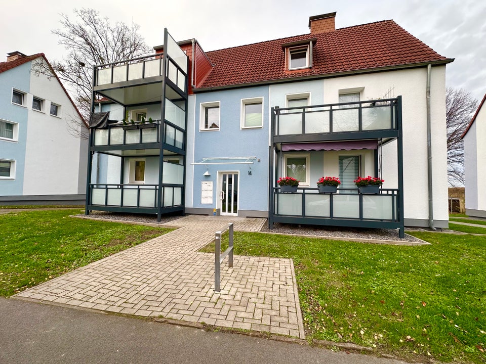 Niedliche 2-Zimmer-Dachgeschoss-Wohnung mit großem Balkon und Einbauküche! - Foto 5
