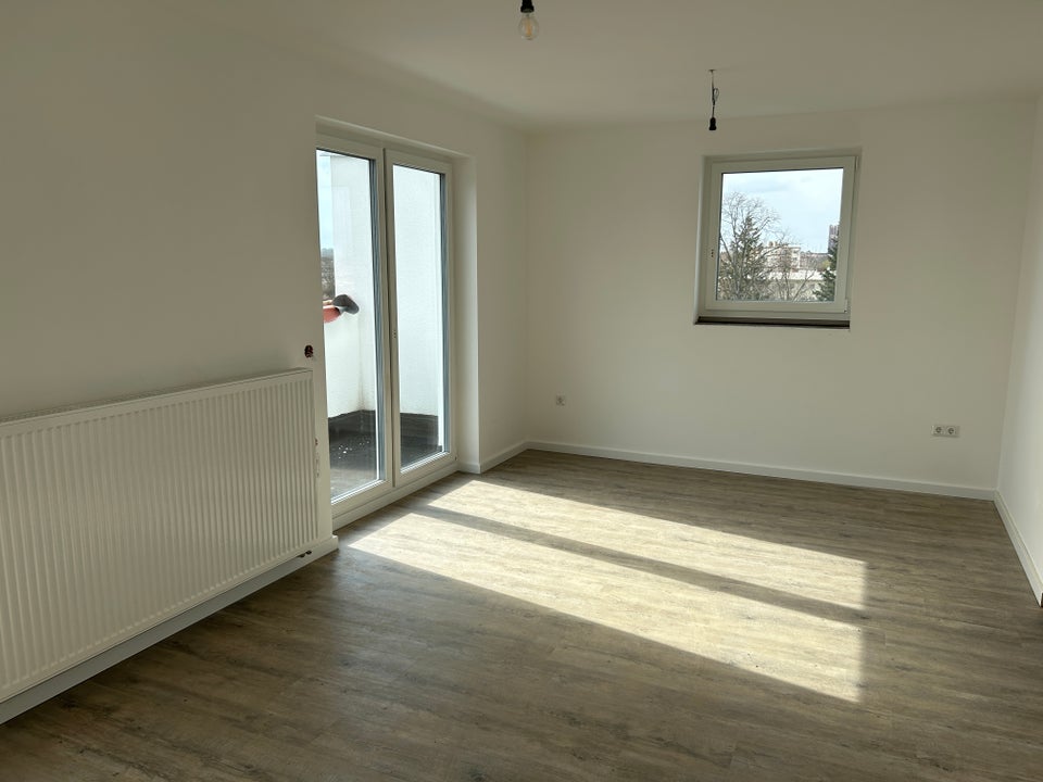 Sonnige 2 Zimmer Wohnung mit Einbauküche ! - Foto 2