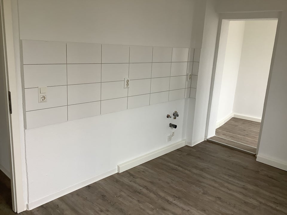 Frisch sanierte Zweiraumwohnung mit Blick zum Viadukt sucht neuen Mieter - Foto 1