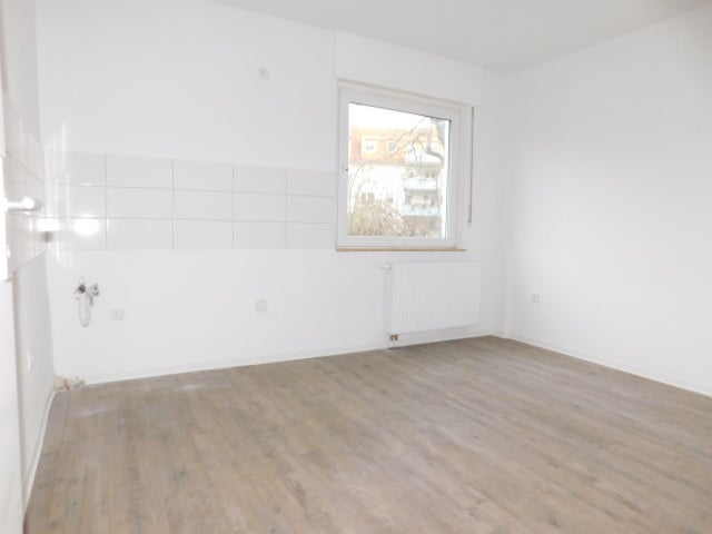 ***Sehr schöne 3-Zimmer-Wohnung in Krefeld-Zentrum mit Balkon... bezugsfertig*** - Photo 2