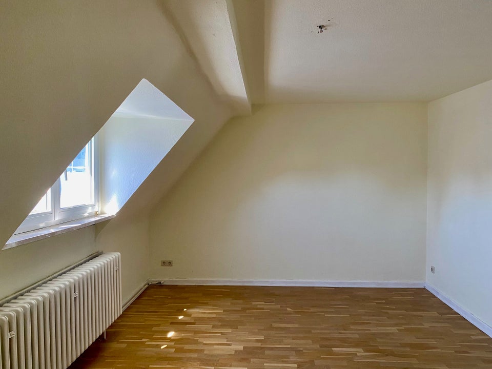 Wir sanieren für Sie - 3-Zimmer-Wohnung mit Tageslichtbad un Balkon - Photo 3