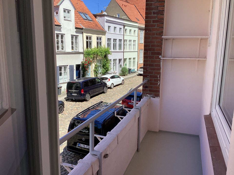 Ansprechende, sanierte und kleine 3-Zimmer-Wohnung mit Balkon, sofort anmietbar! - Photo 3