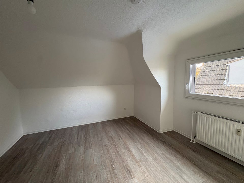 Bezaubernde Dachwohnung zum kleinen Preis - Foto 5