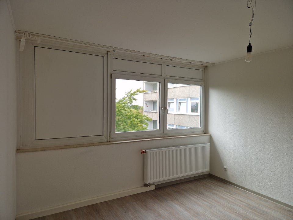 Hier fühlen Sie sich wohl und genießen den Ausblick: renoverte 3-Zimmer-Wohnung mir Balkon! - Foto 3