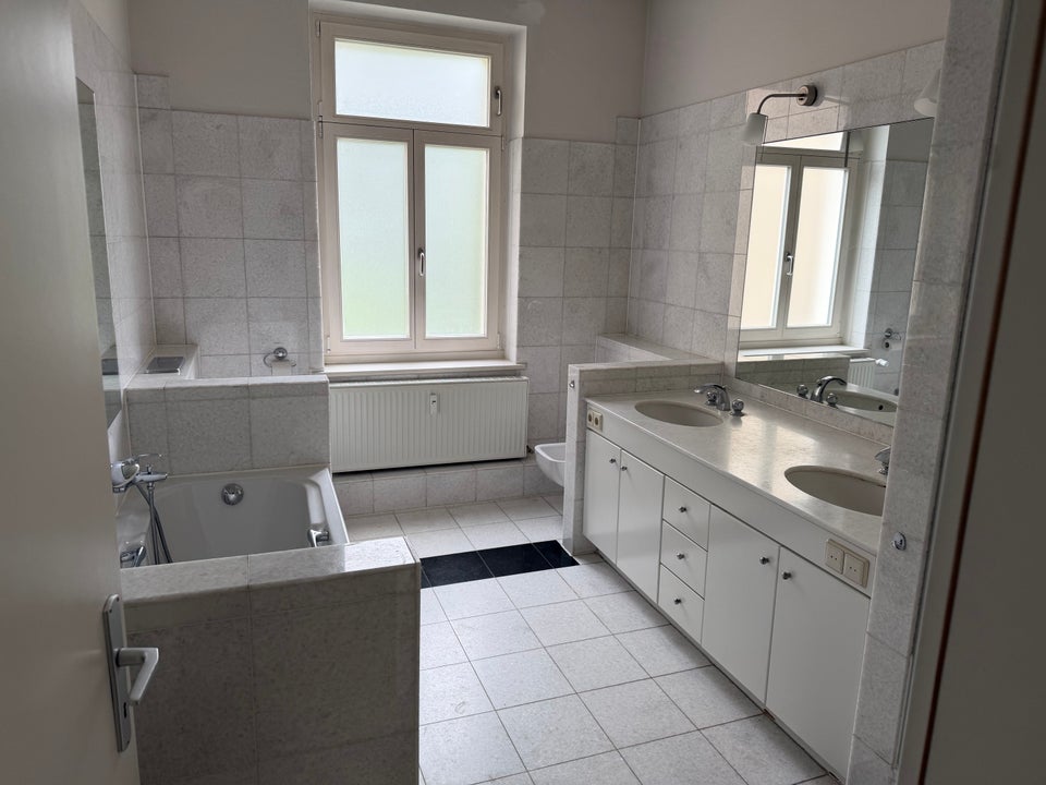 Leipzig Feuerbachstraße- 5 Zimmer Wohnung mit zwei Balkonen - Foto 4