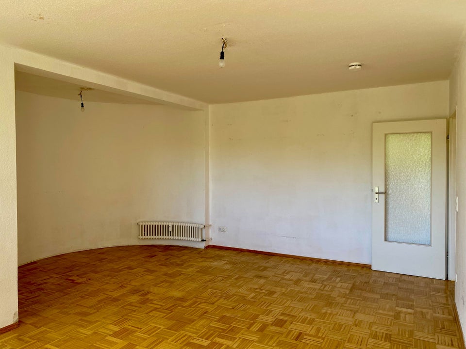 Teilsanierte 3-Zimmer-Wohnung mit Tageslichtbad und Balkon - Photo 2