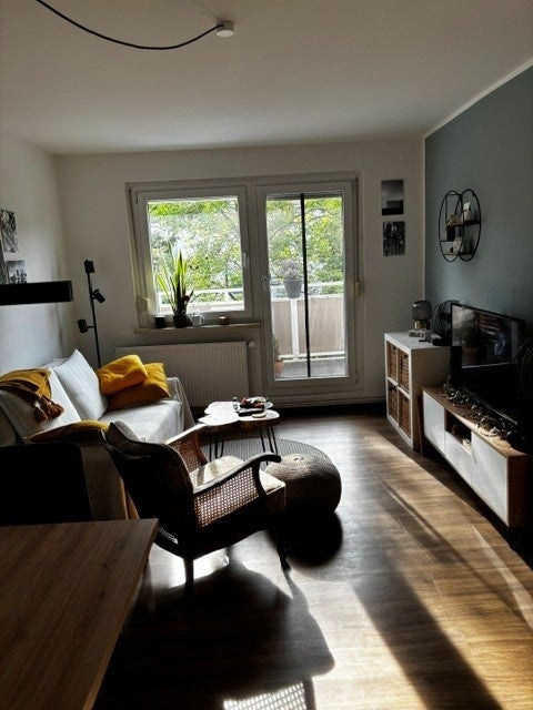 2,5 Zimmer mit Balkon und Tageslichtbad - Foto 1