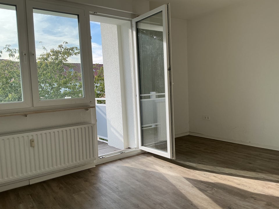 Helle, renovierte 3,5-Zimmer-Wohnung mit schickem Balkon - Foto 3