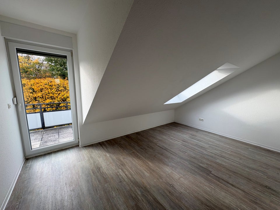 Modernes Wohnen über den Dächern von Katernberg – Licht, Ruhe & Komfort vereint - Photo 2