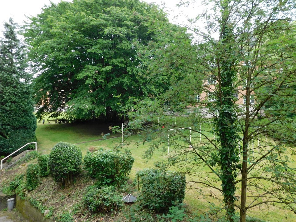 Frisch renovierte 2-Zi.-Whg. mit hübschen Dielen und kleiner Loggia im Zooviertel - Photo 2