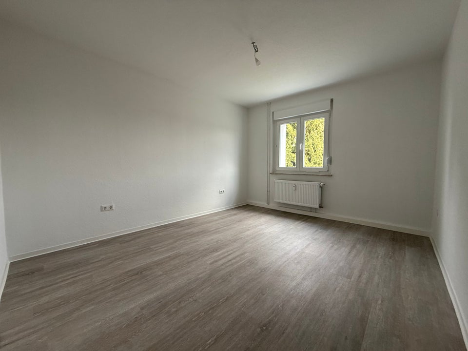 Modernisierte 2-Zimmerwohnung im 1. Obergeschoss der Friedenstraße - Foto 1